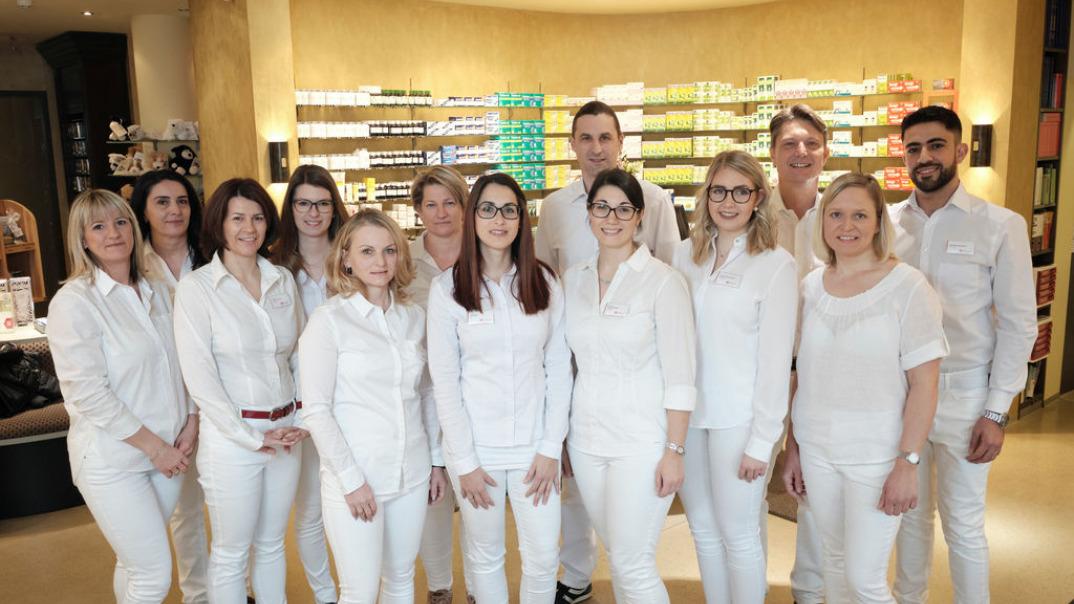 Überprüfung von Verbandskasten / Hausapotheke / Reiseapotheke